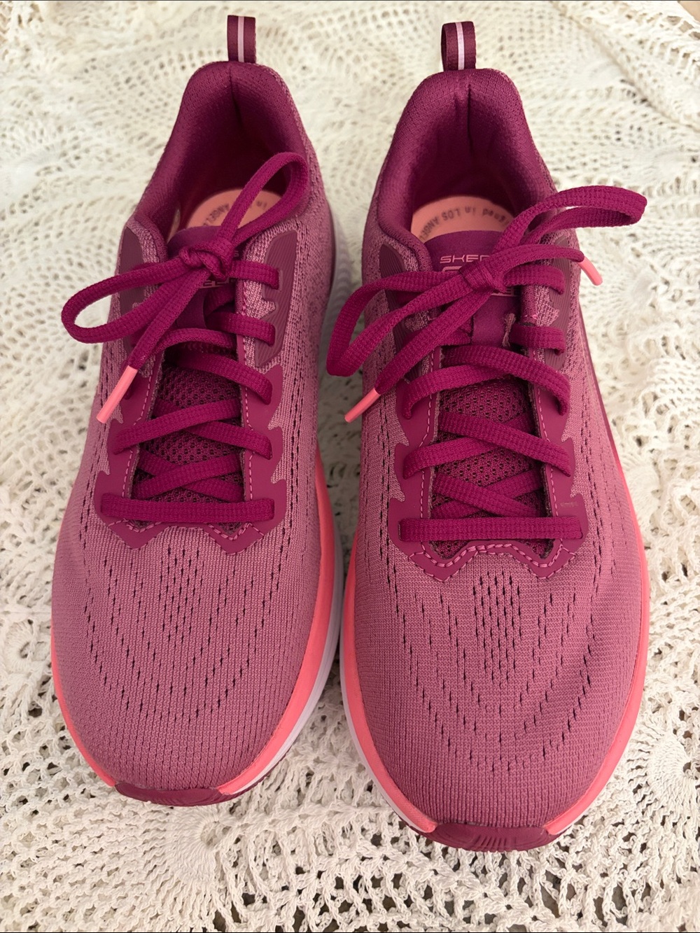 Skechers Women's Berry Pink Lace-Up Go Run Sneakers Size 7.5